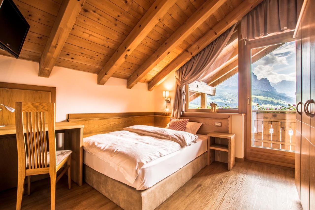 Ciasa Montanara Otel La Villa  Dış mekan fotoğraf