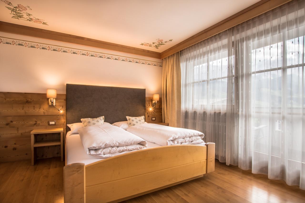 Ciasa Montanara Otel La Villa  Dış mekan fotoğraf