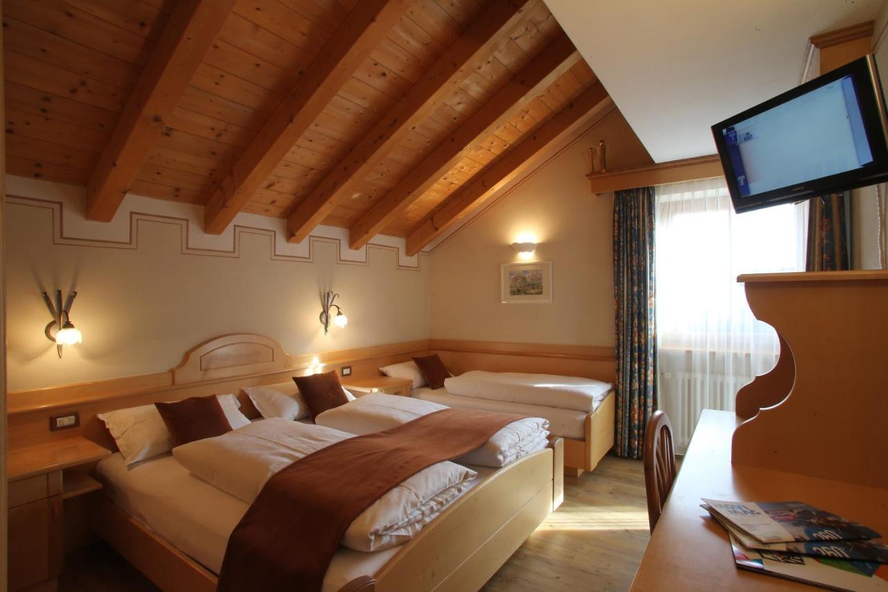 Ciasa Montanara Otel La Villa  Dış mekan fotoğraf