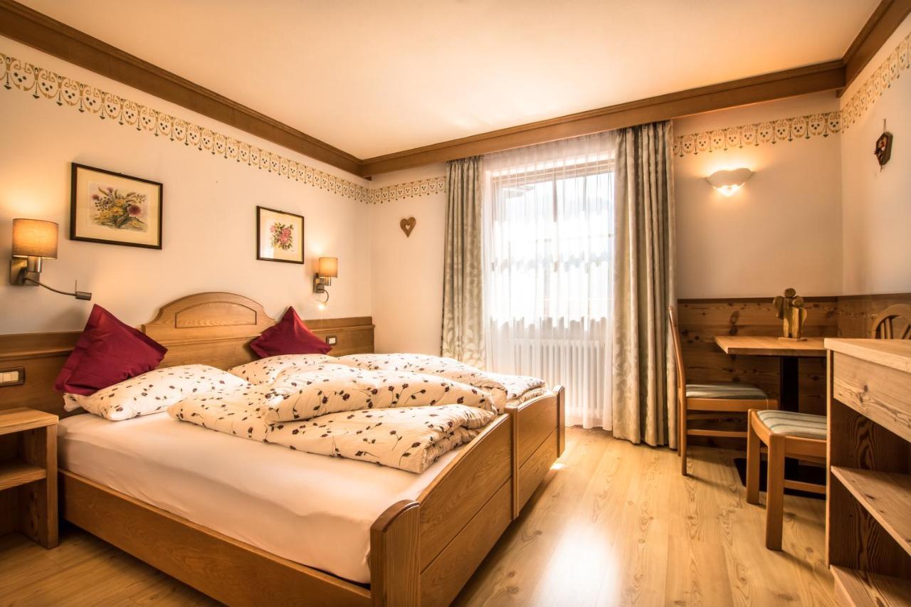 Ciasa Montanara Otel La Villa  Dış mekan fotoğraf