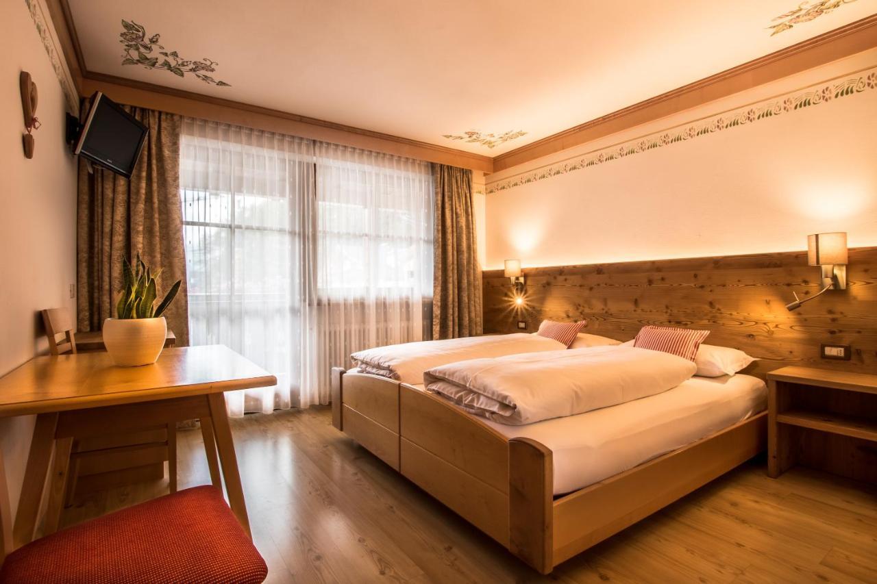 Ciasa Montanara Otel La Villa  Dış mekan fotoğraf