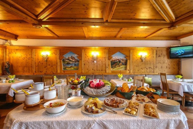 Ciasa Montanara Otel La Villa  Dış mekan fotoğraf